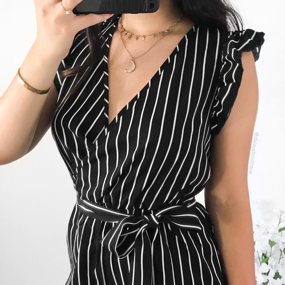 ❤️SALE❤️ black and white wrap cropped jumpsuit - Picture 3 of 5